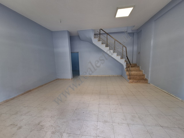 Dyqan duplex per qira ne zonen e Laprakes ne Tirane